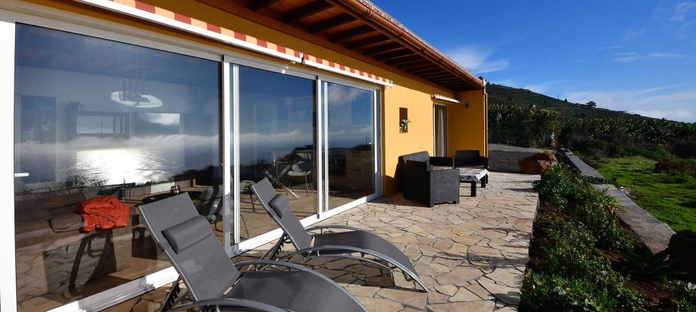 Newly built house and guest house in La Punta