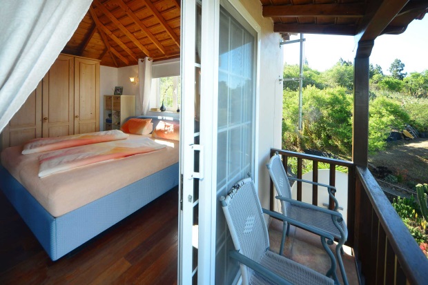 Schlafzimmer 1 mit herrlichem Meerblick und Balkon