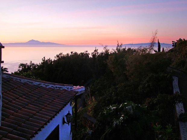 Die beiden Nachbarinseln Tenerife und La Gomera am frhen Morgen
