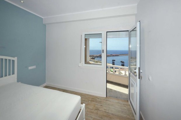 Schlafzimmer 1 mit Balkon und Meerblick