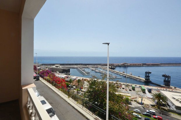 Balkon 1 mit Blick auf Marina und Hafen