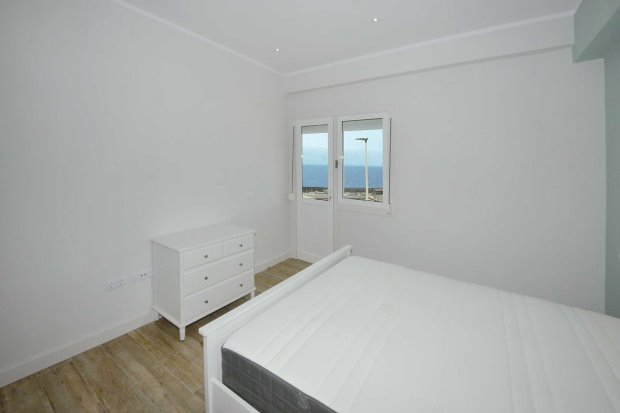 Schlafzimmer 2 mit Balkon und Meerblick