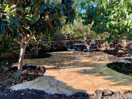 Helle Natursteinplatten für kühle Füße