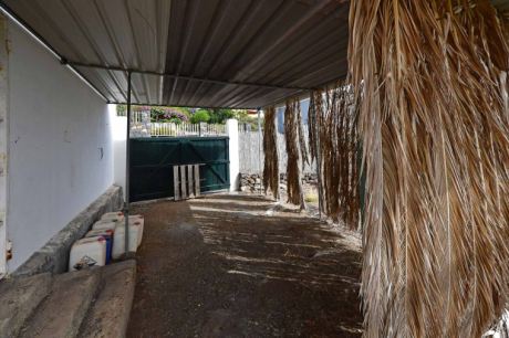 Carport an Südseite neben Hauptgarage