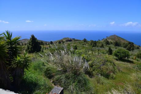 Blick von der Poolterrasse auf den Hausberg Mato