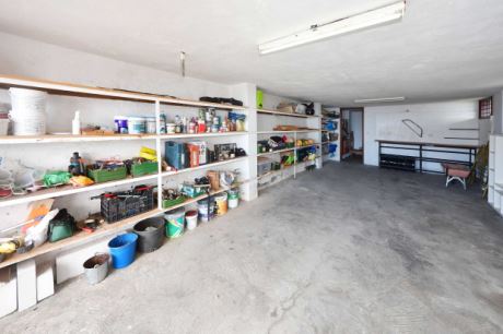 EG sehr große Garage / Werkstatt