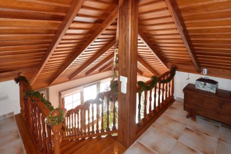 OG Wohnzimmer 2, Treppenhaus zum EG