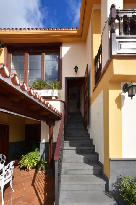 Halbuntergeschoss, Freitreppe zum EG