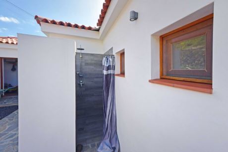 Uneinsehbare Aussendusche