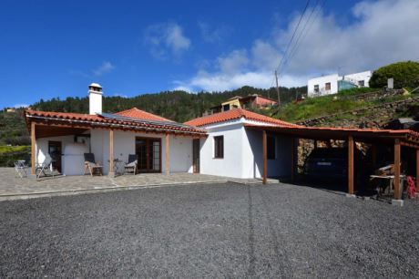 Ansicht von Südwesten, Carport