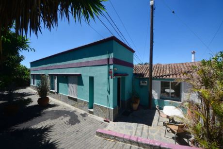 Eingangsseite Apartment 1 (rechts) und Apartment 2 (links)