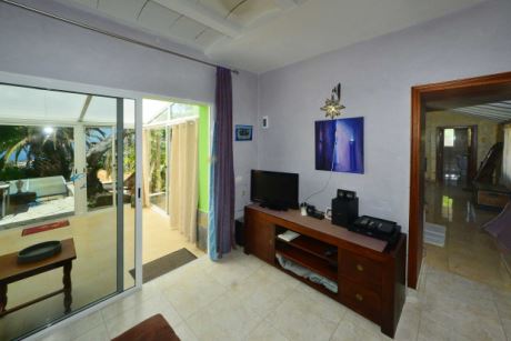 Apartment 1, Wohnküche, Wohnbereich, Zugang zu Wintergarten und Schlafzimmer