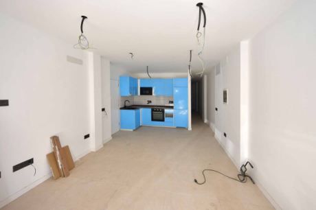 Wohnküche, Küchenmöbel sind weiß, das hellblau ist nur die Schutzfolie!