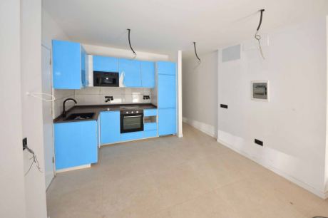 Wohnküche, Küchenmöbel sind weiß, das hellblau ist nur die Schutzfolie!