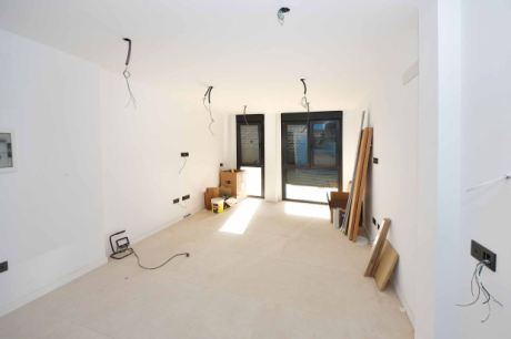 Wohnküche mit elektrisch betriebenen Rolläden