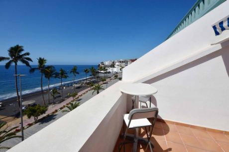 Balkon, Blick über die Strandpromenade auf den Atlantik