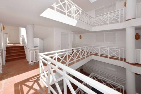 Treppenhaus mit Fahrstuhl