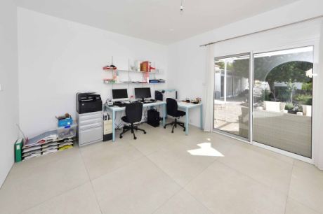 Arbeitstzimmer mit Zugang zur Südterrasse