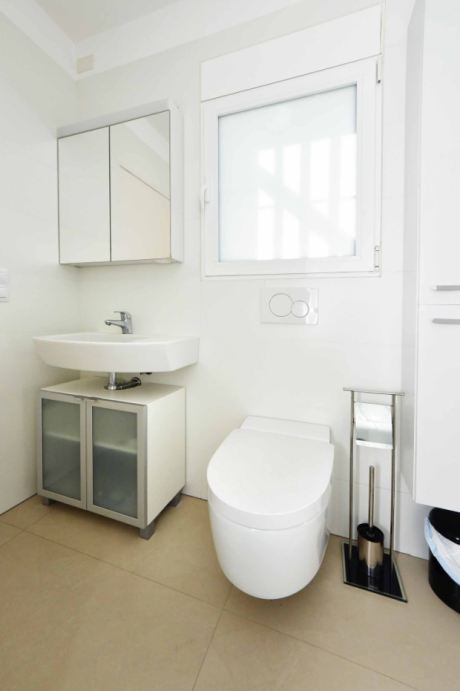 Badezimmer 2, wandhängendes WC