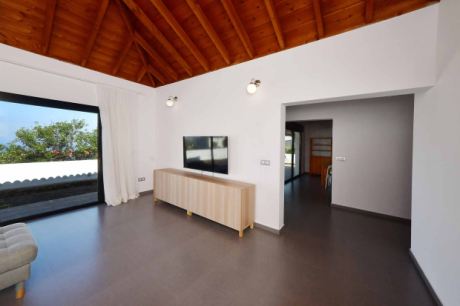 Wohnzimmer, Übergang zum Eingangsbereich und der Essküche