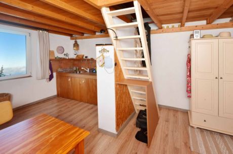 Wohnküche, Aufgang zum Alkoven