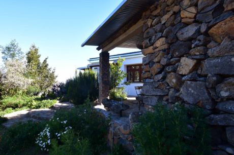 Gästehaus, Aussenküche und Haupthaus