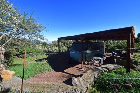 2. Carport für bis zu 2 Wohnwagen (Wohnwagen nicht im Kaufpreis inbegriffen)