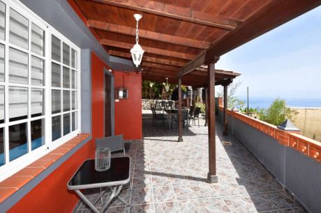 EG Teilüberdachte Terrasse