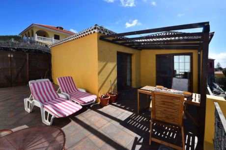 Große Terrasse mit schönem Meerblick