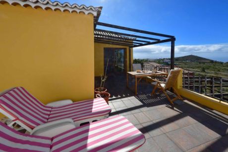 Große Terrasse mit schönem Meerblick