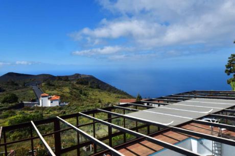 Große Terrasse mit schönem Meerblick