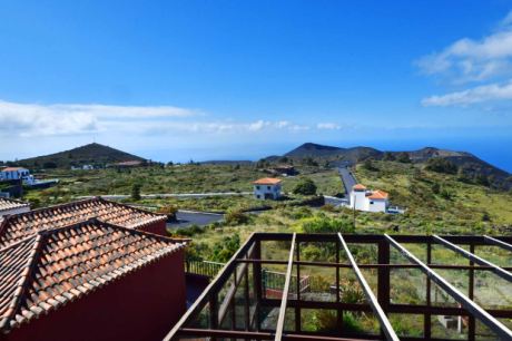 Große Terrasse mit schönem Meerblick
