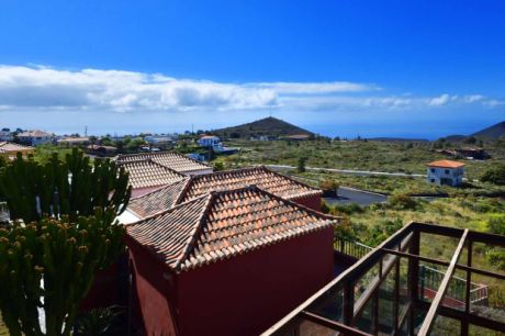 Große Terrasse mit schönem Meerblick