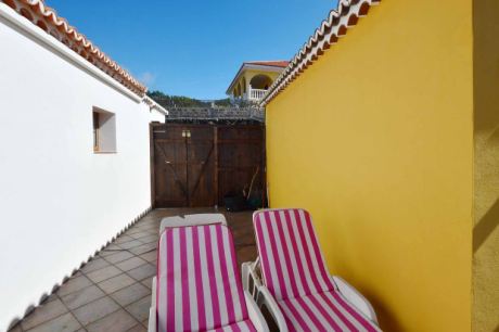 Große Terrasse mit schönem Meerblick