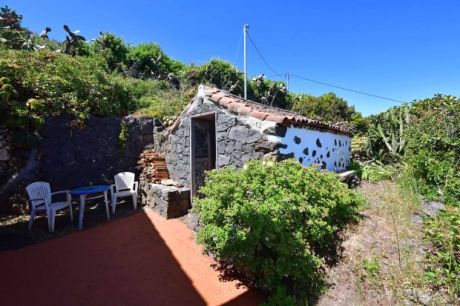 Innenhof zwischen Wohnhaus und separatem Gästezimmer