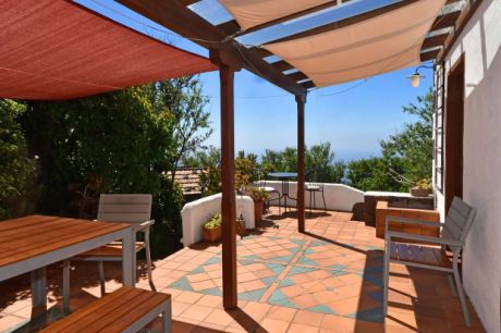 Haupthaus teilüberdachte Terrasse