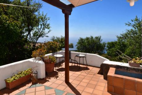 Haupthaus teilüberdachte Terrasse