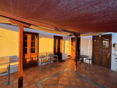 Haupthaus teilüberdachte Terrasse