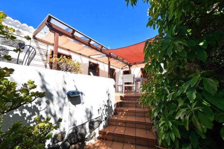 Haupthaus teilüberdachte Terrasse
