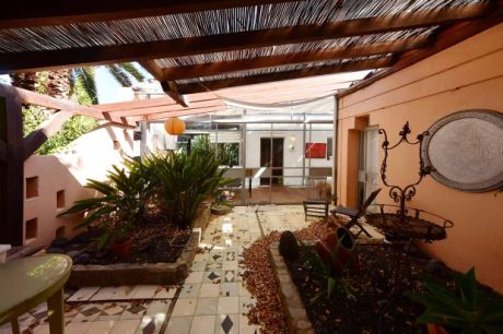 Teilüberdachter Innenhof (Patio)