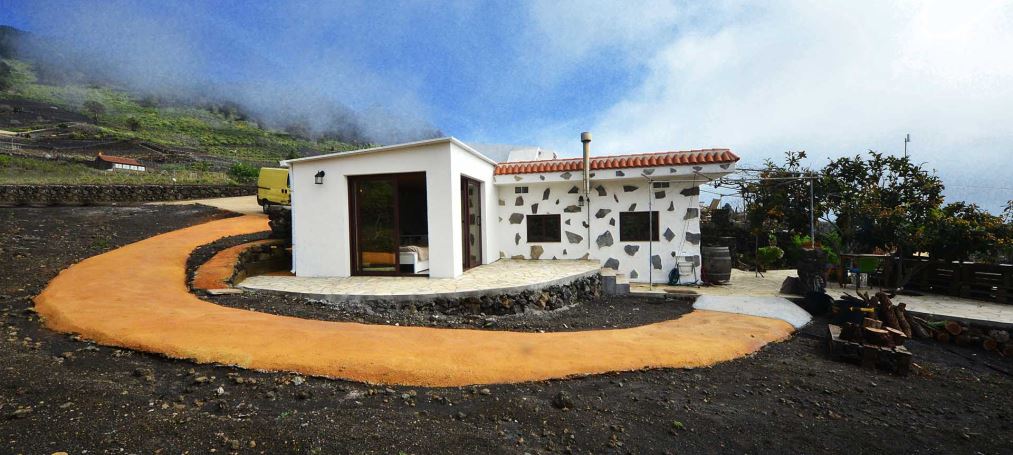 Small house in wonderful natural location in Las Manchas