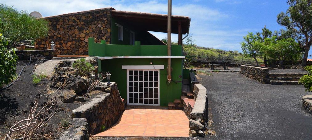 Two-storey detached house in very good location of Las Manchas